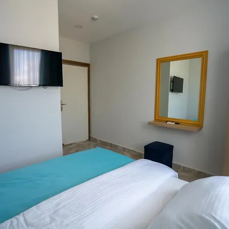 Hotel Mevre 3*